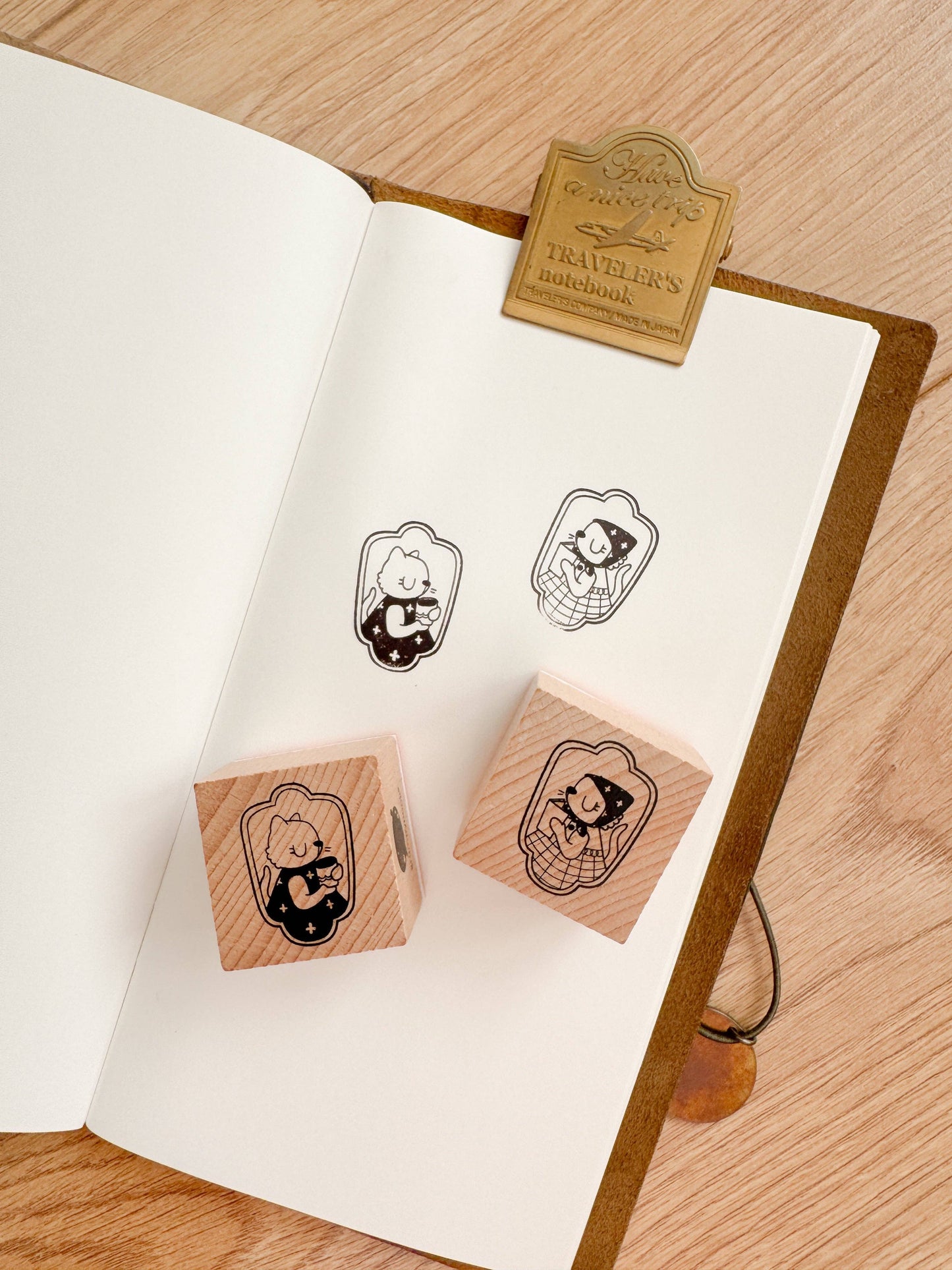Tampon en bois | Grumpy Nook | Book Cat