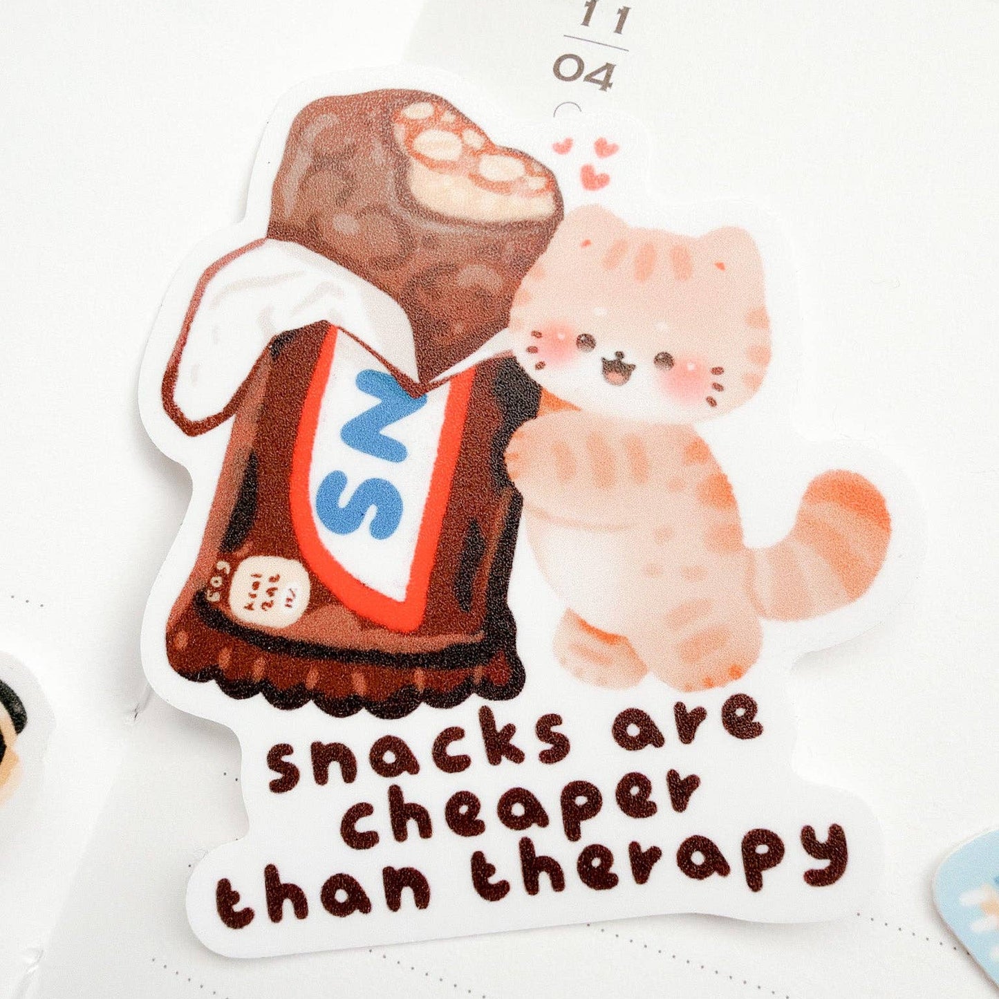 Sticker en vinyle | Kuboandlucy | Snacks are Cheaper Than Therapy