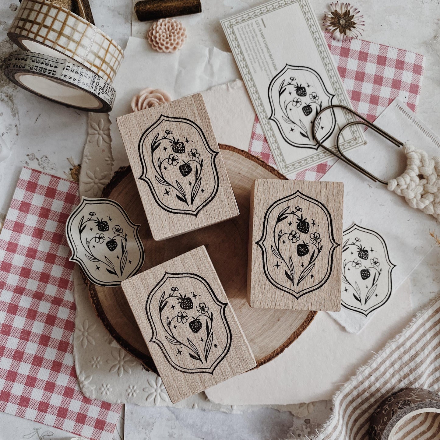 millenotes-albumlovehandmade-rubber-stamp-cadre-strawberry-2