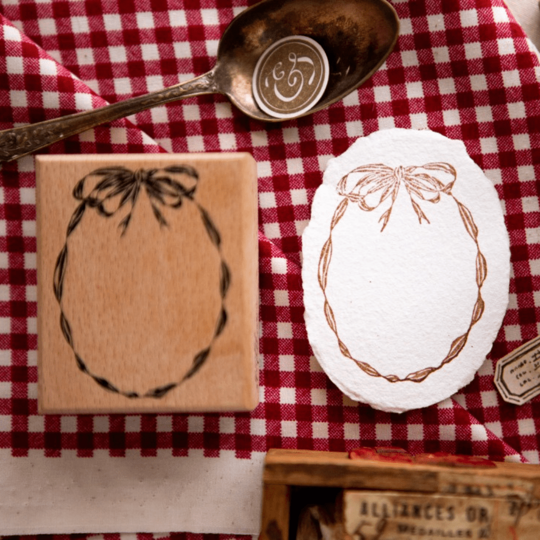 Tampon en bois | OURS Studio | Oval Ribbon Frame - OURS Studio - millenotes
