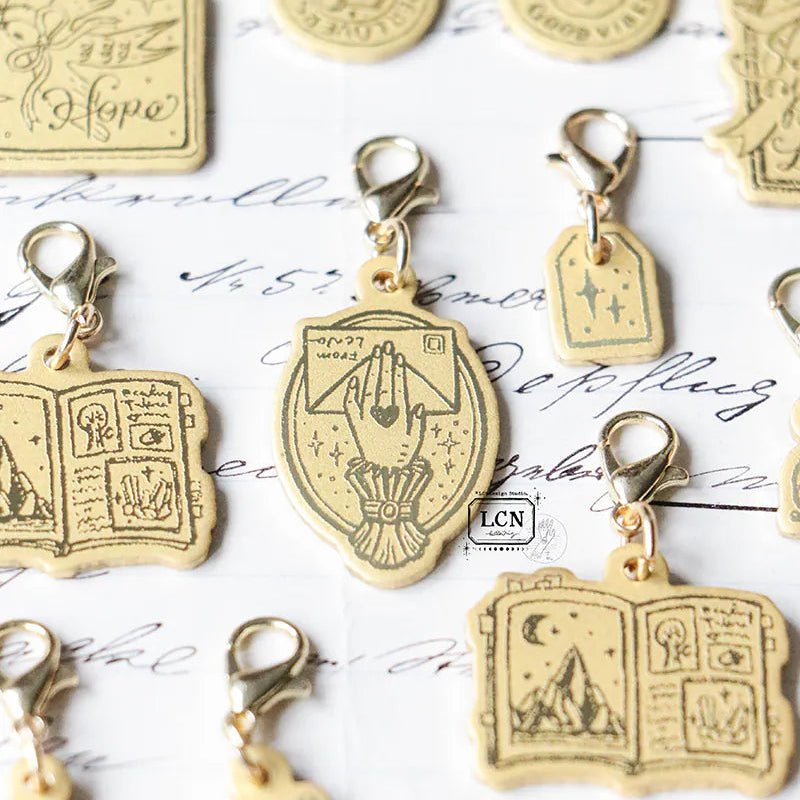 LCN Design Studio | Charms en laiton | Hand Clip - LCN Design Studio - millenotes