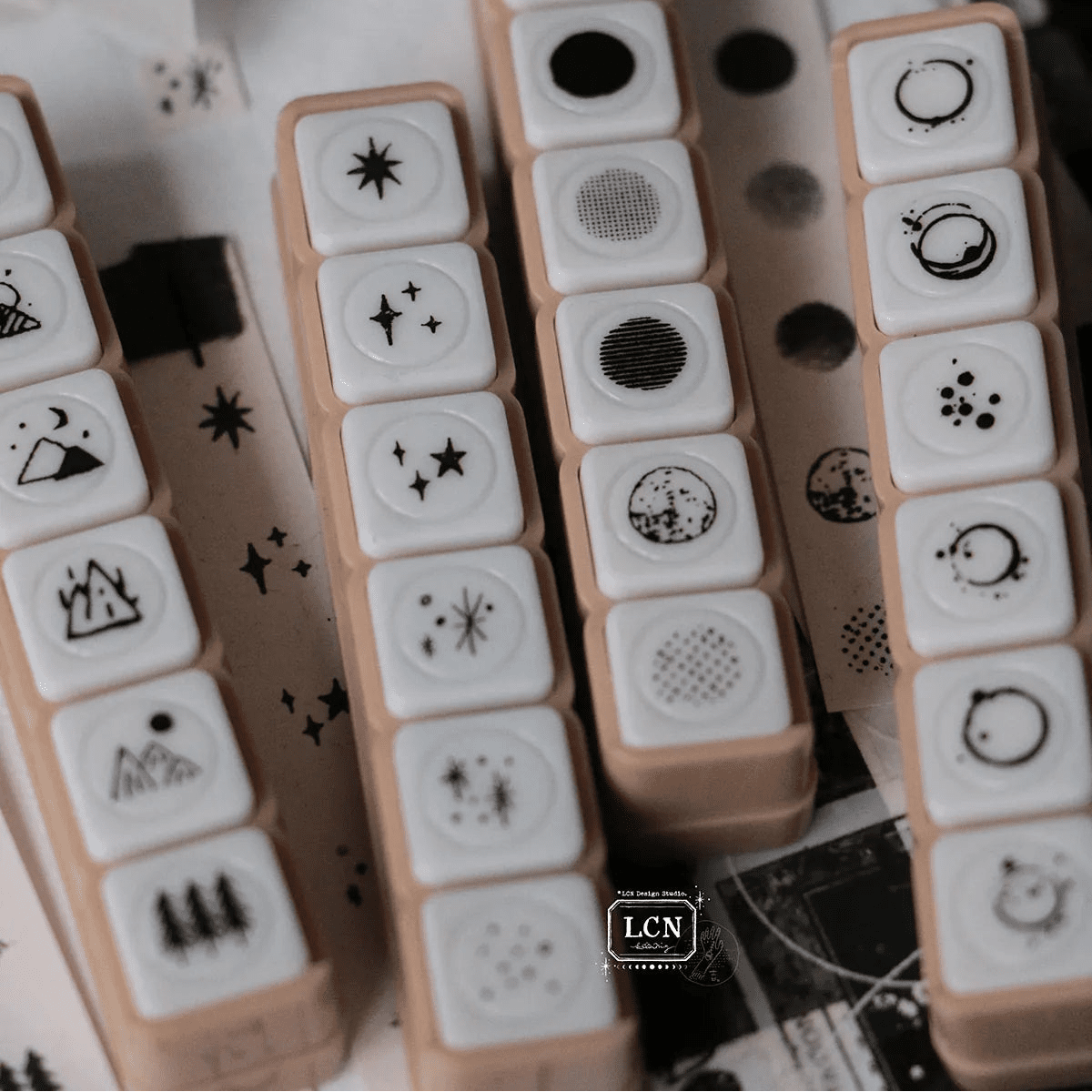 LCN Design Studio | Tampon auto - encreur à bouton poussoir - LCN Design Studio - Water stains - millenotes