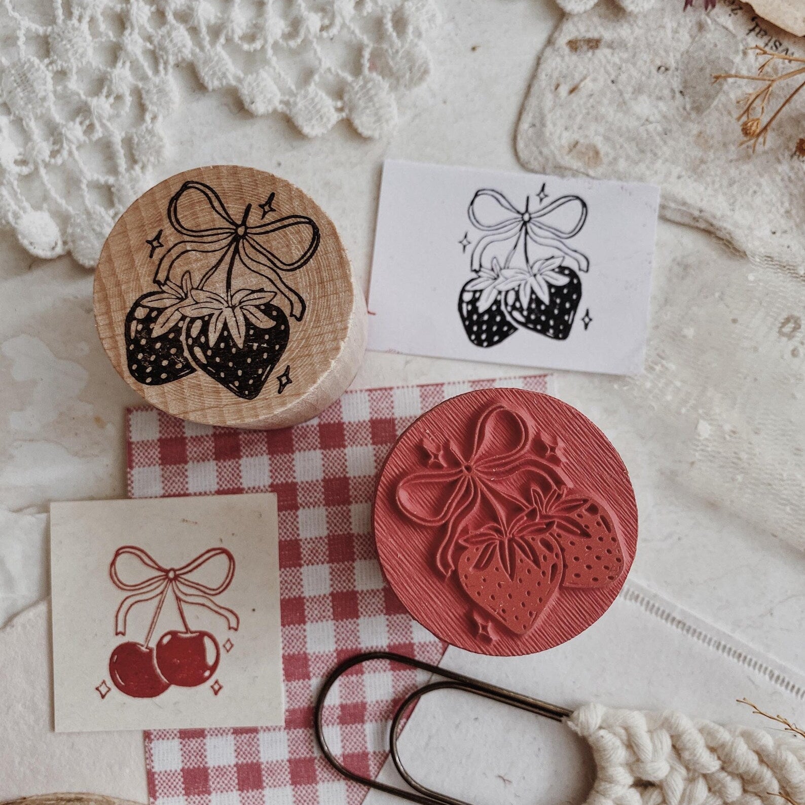 millenotes-albumlovehandmade-stamps-strawberries-3.5cm-1