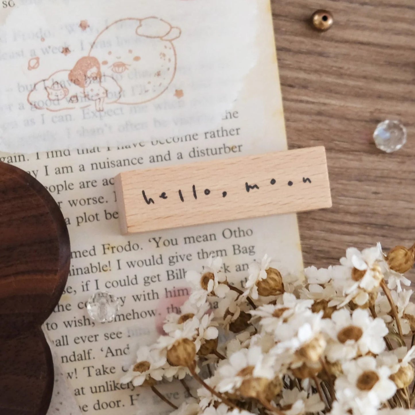 millenotes-eileen-tai-stamps-hello-moon-words