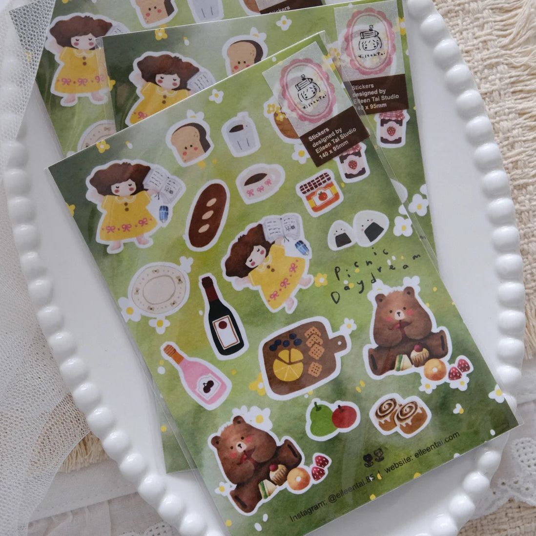 millenotes-eileen-tai-stickers-picnic-daydream-bear-1