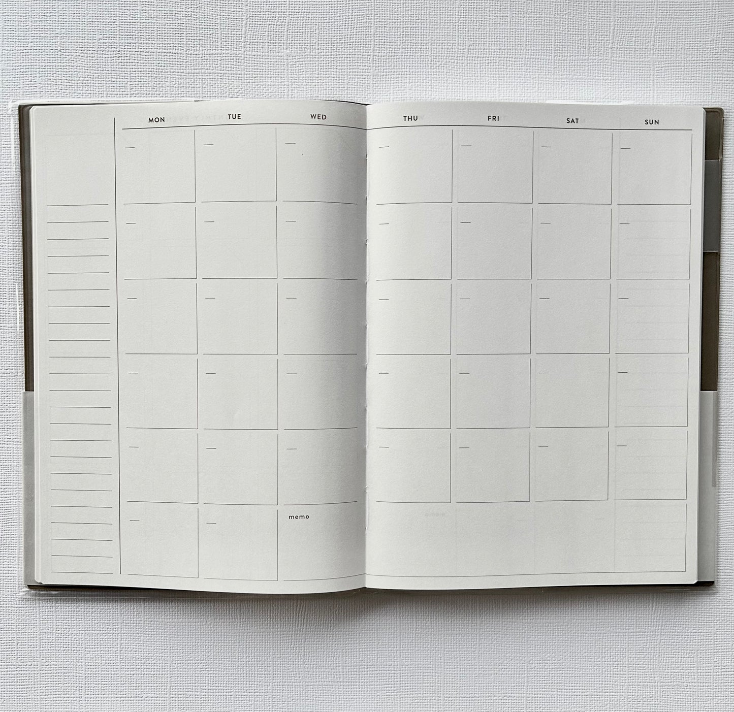 millenotes-mark-s-japan-log-diary-agenda-non-date-hebdomadaire-vue-mensuelle