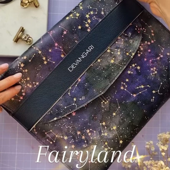 millenotes-Devangari-art-etui-carnet-B5-ipad-ereader-shimmering-stars-01_98a7e5b0-7d71-42c5-96a2-9f608179e9ec