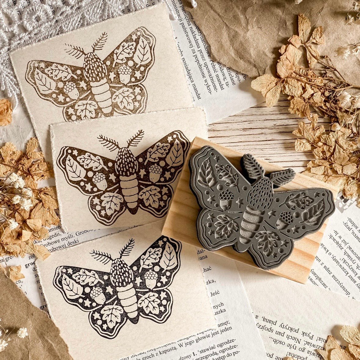 Tampon en bois | Bujojej | Autumn Moth - Bujojej - millenotes