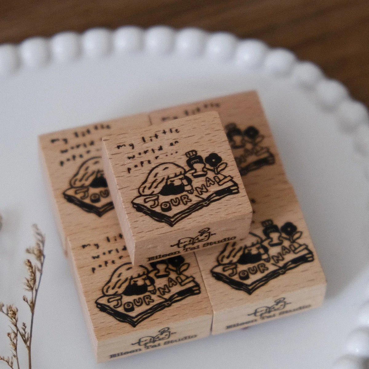 Tampon en bois | Eileen Tai | My world on paper - Journaling girl - Eileen Tai - millenotes