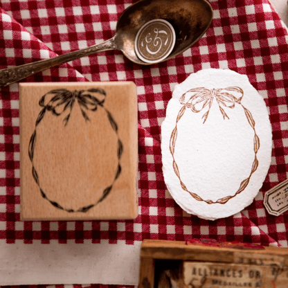 Tampon en bois | OURS Studio | Oval Ribbon Frame - OURS Studio - millenotes