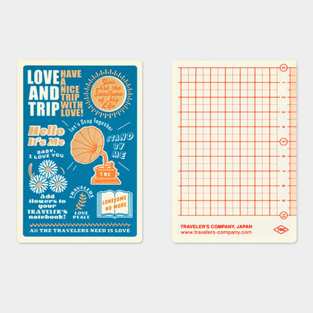 TRAVELER'S NOTEBOOK | Feuille plastique 2025 LOVE and TRIP (Passeport) - TRAVELER'S COMPANY - millenotes